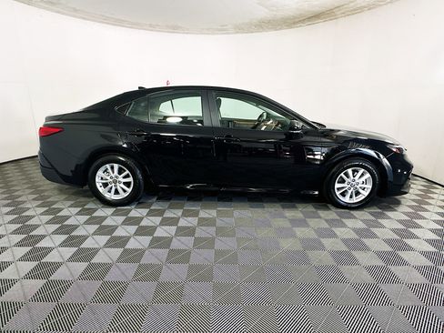 Used 2025 Toyota Camry LE image 2