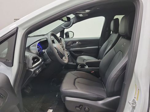 New 2026 Chrysler Pacifica Select w/ S Appearance Package image 10
