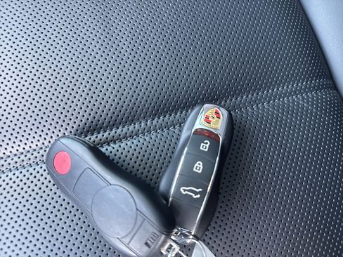 Used 2022 Porsche Macan S image 28