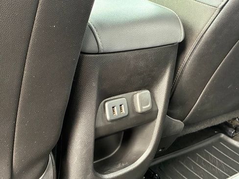 Used 2017 Chevrolet Colorado Z71 AWD/4WD image 47