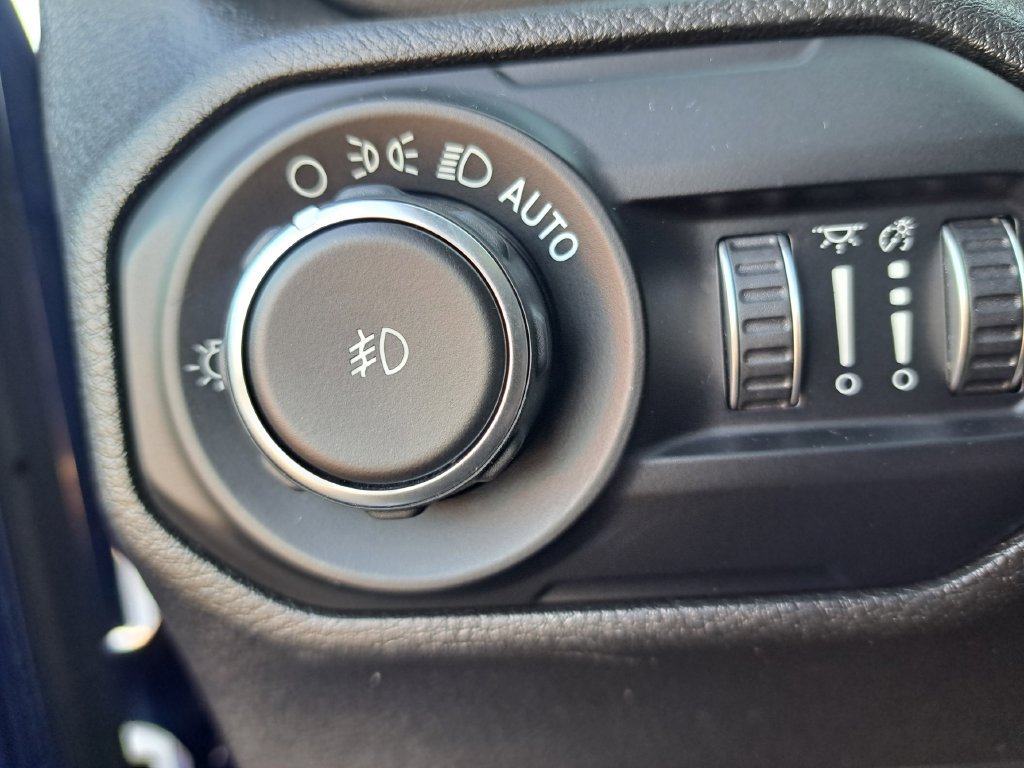 Used 2019 Jeep Wrangler Unlimited Sahara AWD/4WD image 23