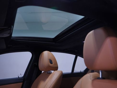 Used 2024 BMW 330i Sedan w/ Convenience Package image 7