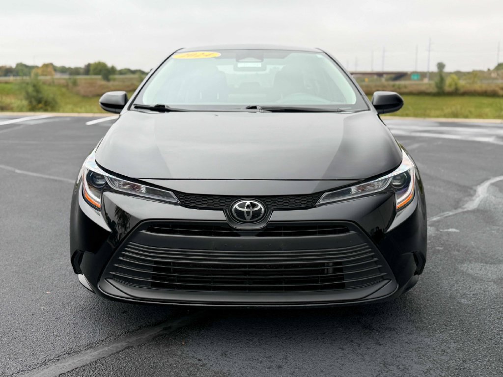 Used 2024 Toyota Corolla LE FWD image 2