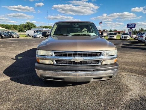 Used 2004 Chevrolet Suburban LS w/ Preferred Equipment Group RWD image 12