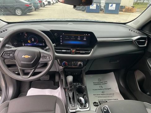 Used 2025 Chevrolet TrailBlazer LT AWD/4WD image 41