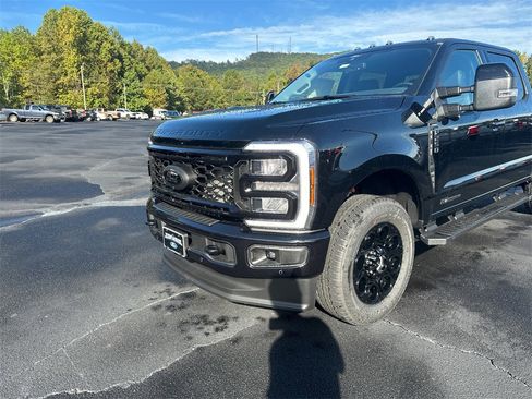 New 2026 Ford F250 Lariat w/ Black Appearance Package image 10