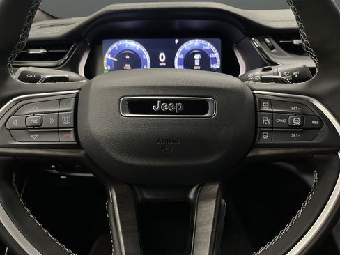New 2026 Jeep Grand Cherokee L Limited w/ Luxury Tech Group II AWD/4WD image 17