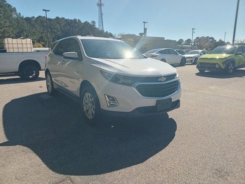 Used 2020 Chevrolet Equinox LT image 3