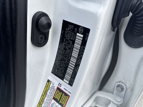 Used 2021 Toyota Camry SE image 34