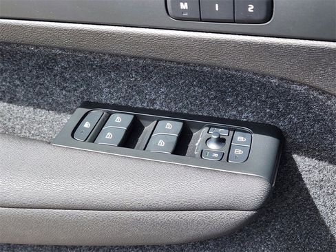 New 2025 Volvo XC40 B5 Core w/ Protection Package Premier image 10