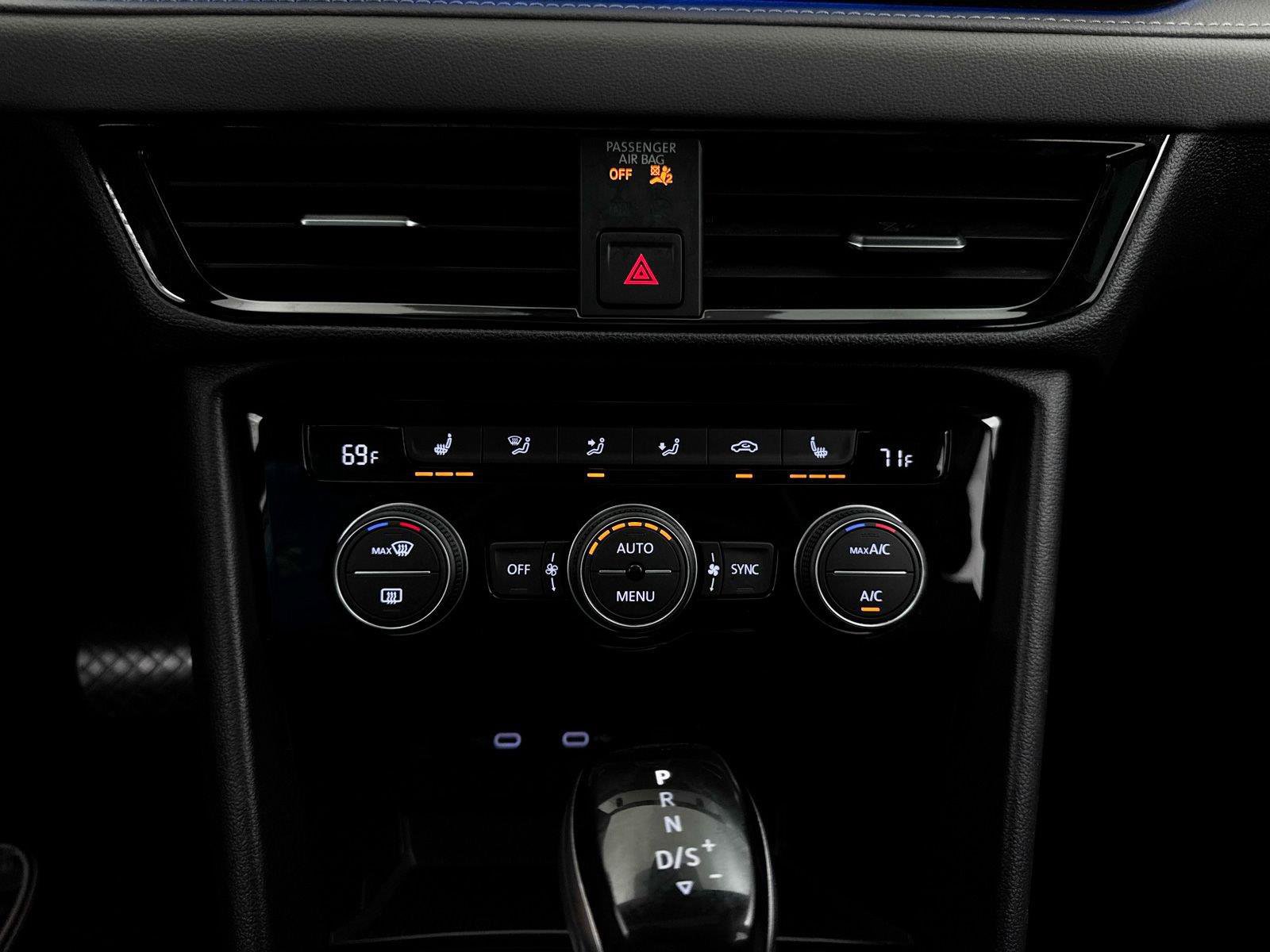 Used 2022 Volkswagen Taos SEL w/ Panoramic Sunroof Package FWD image 21