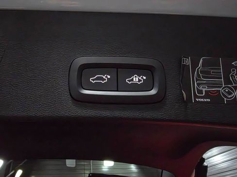 Used 2021 Volvo XC40 P8 Recharge w/ Advanced Package image 33