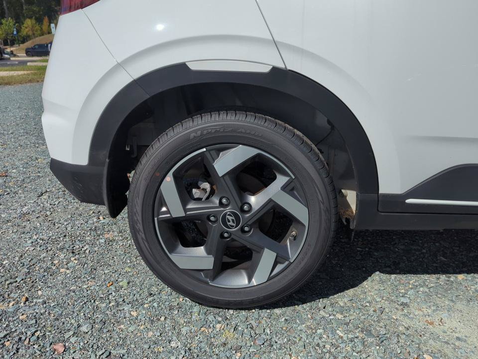 Certified 2026 Hyundai Venue SEL FWD image 24
