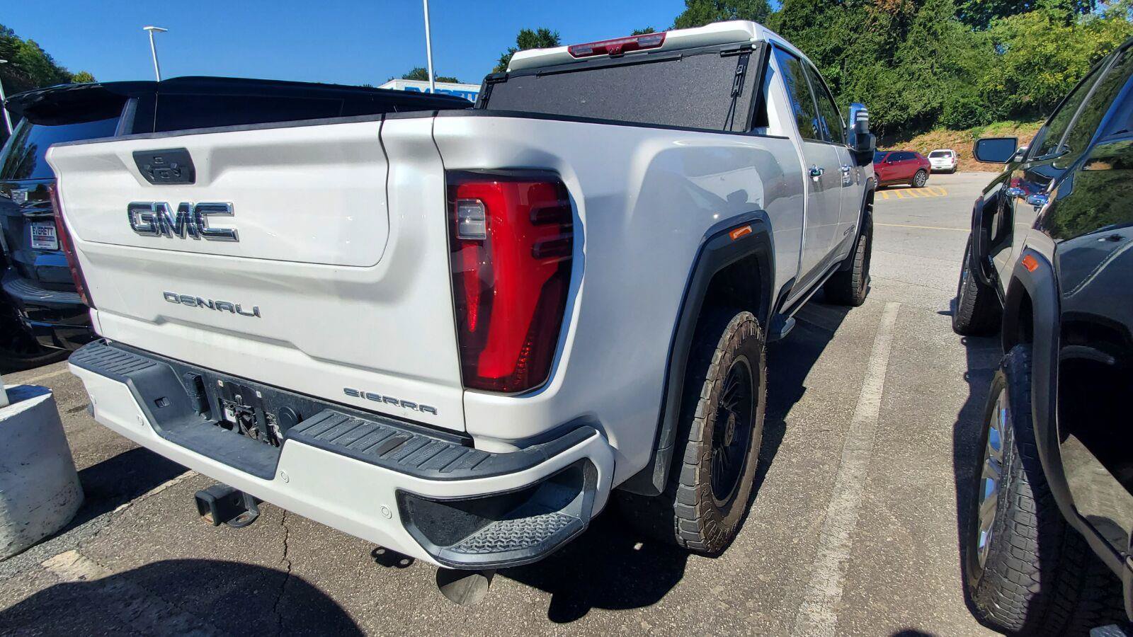 Used 2024 GMC Sierra 2500 Denali Ultimate AWD/4WD image 9