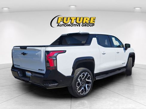 Certified 2025 Chevrolet Silverado EV RST AWD/4WD image 4