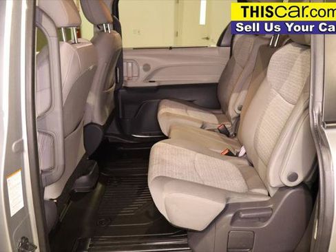Used 2021 Toyota Sienna LE FWD image 27