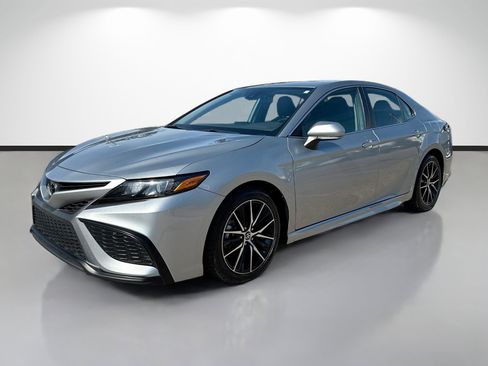 Used 2023 Toyota Camry SE image 7