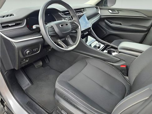 Used 2023 Jeep Grand Cherokee L Laredo image 25