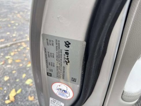 Used 2010 Cadillac DTS Luxury image 23