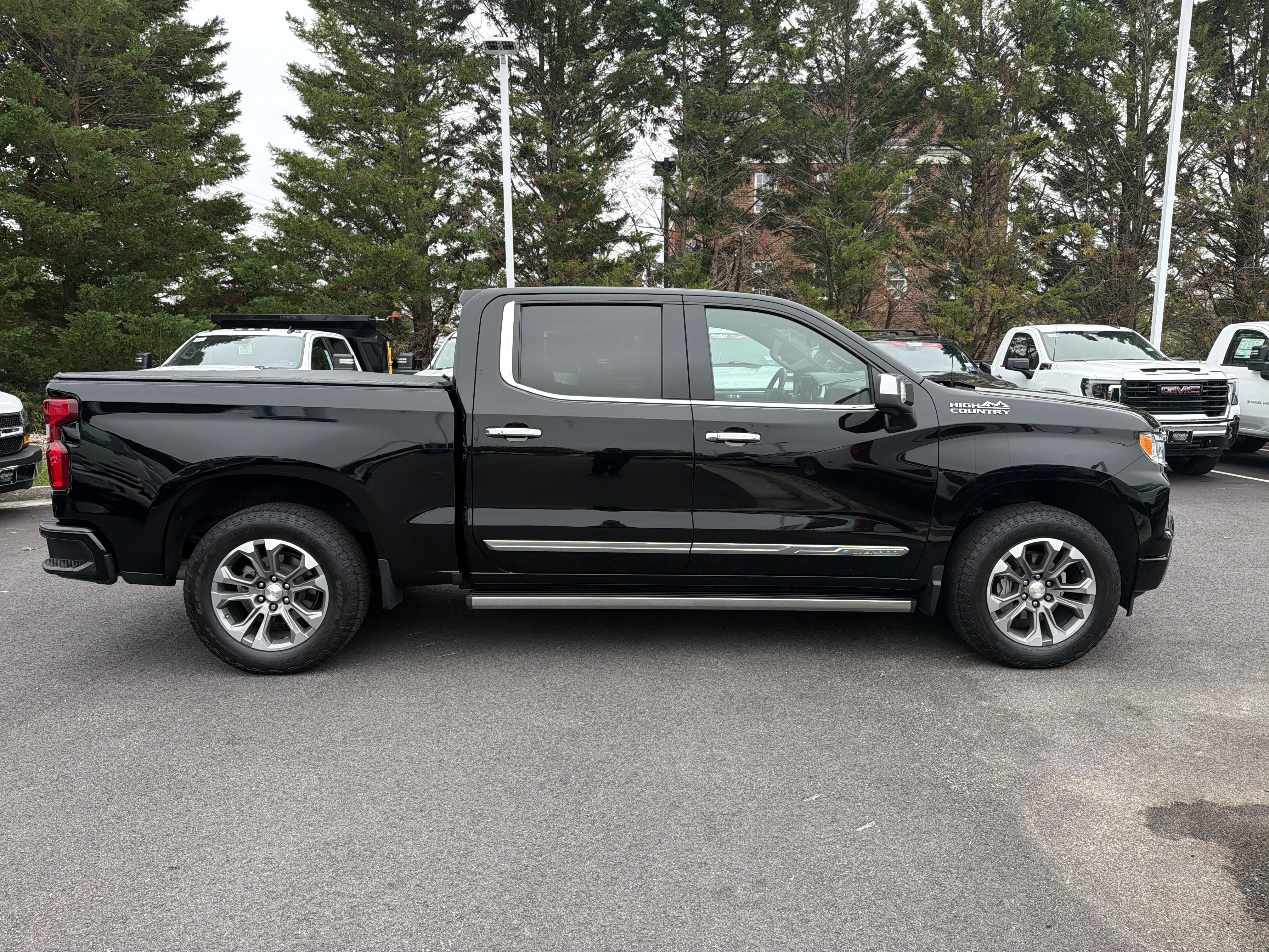Used 2023 Chevrolet Silverado 1500 High Country w/ Technology Package AWD/4WD image 11
