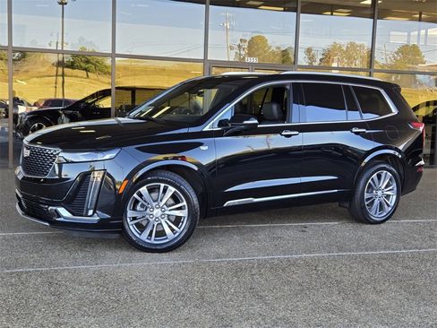 Used 2025 Cadillac XT6 Premium Luxury image 1