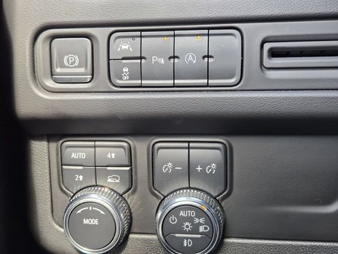 Used 2023 GMC Yukon SLT AWD/4WD image 23