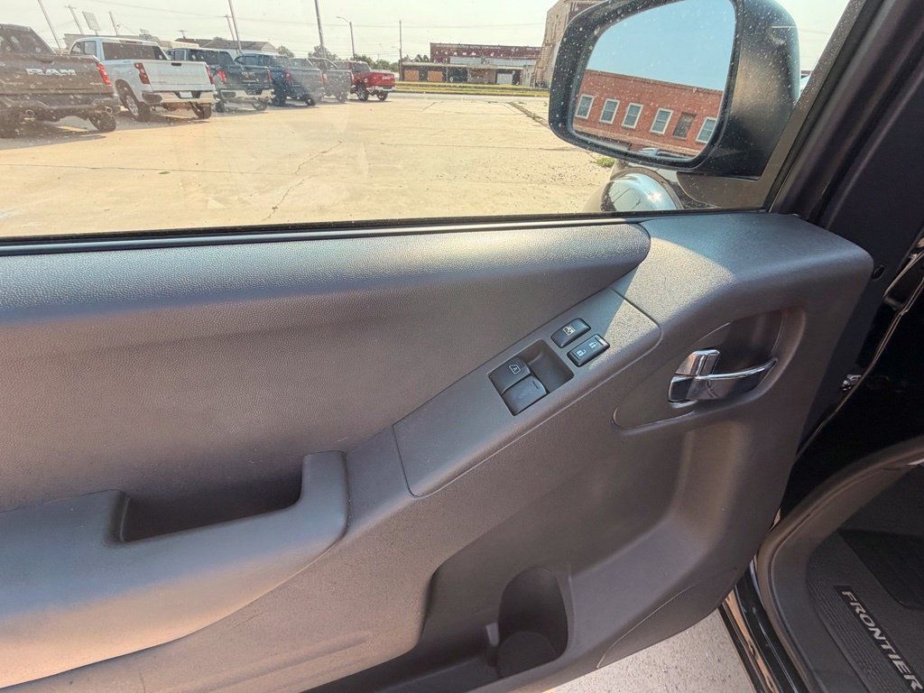 Used 2018 Nissan Frontier SV AWD/4WD image 15