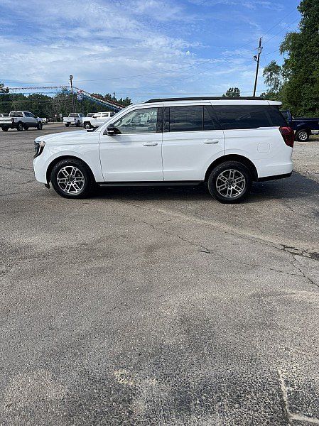 Used 2025 Ford Expedition Active AWD/4WD image 4
