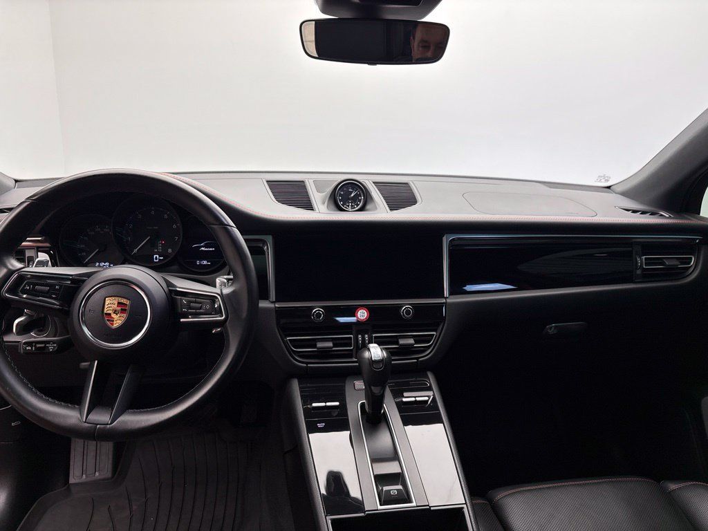 Certified 2024 Porsche Macan AWD/4WD image 29
