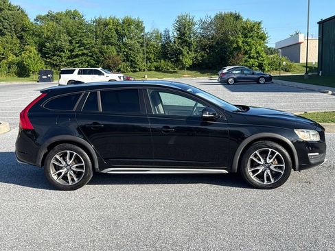 Used 2016 Volvo V60 T5 Cross Country w/ Convenience Package AWD/4WD image 8