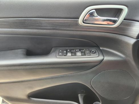 Used 2019 Jeep Grand Cherokee Altitude image 20