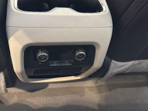 Used 2024 GMC Acadia Denali image 22