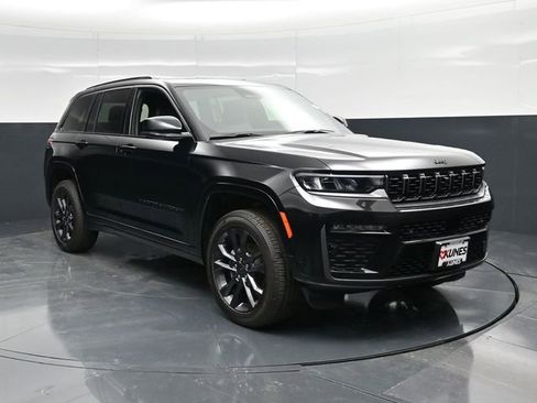 New 2026 Jeep Grand Cherokee Limited AWD/4WD image 1