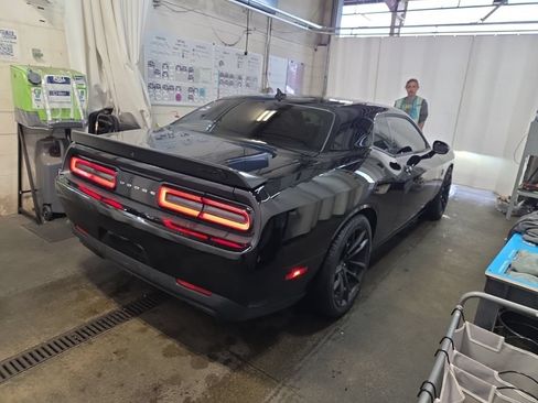 Used 2023 Dodge Challenger SRT Hellcat w/ Driver Convenience Group RWD image 3