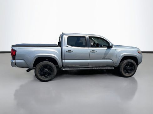 Used 2018 Toyota Tacoma SR5 RWD image 4