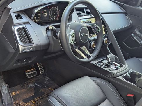 Certified 2024 Jaguar E-PACE R-Dynamic SE image 10