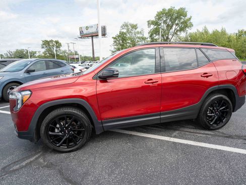 Used 2024 GMC Terrain SLT w/ Elevation Edition AWD/4WD image 3