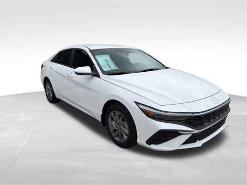 New 2026 Hyundai Elantra Hybrid FWD image 4