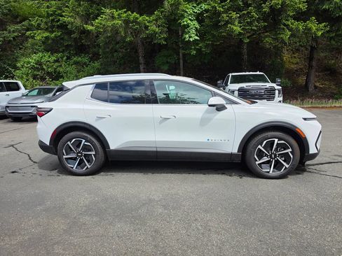 New 2026 Chevrolet Equinox EV LT AWD/4WD image 6