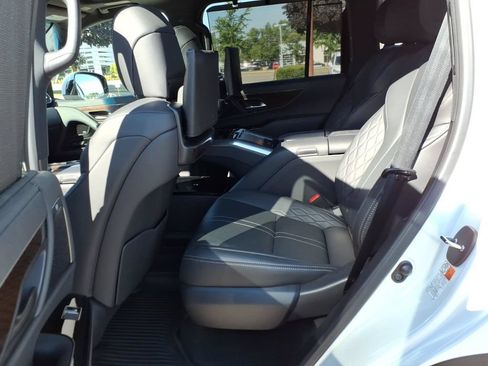 Used 2023 Lexus LX 600 4WD w/ Accessory Package (Z1) image 12