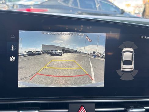 Used 2024 Hyundai Elantra Limited image 25