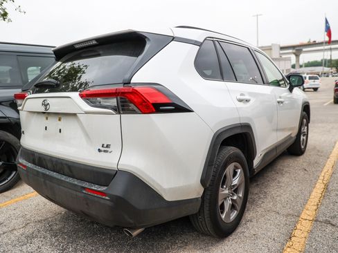 Used 2025 Toyota RAV4 LE AWD/4WD image 7