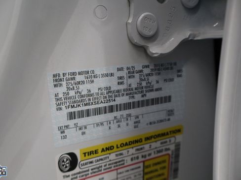 Certified 2025 Ford Expedition Max Platinum image 30