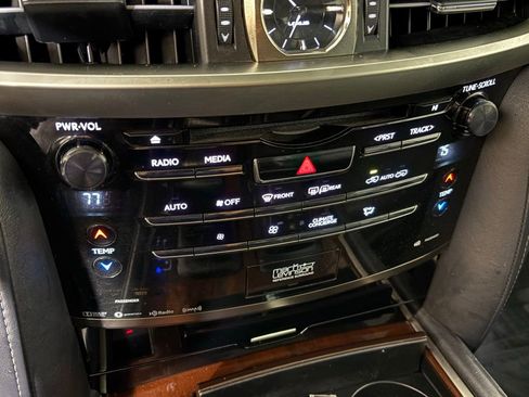 Used 2021 Lexus LX 570 4WD w/ Luxury Package image 28