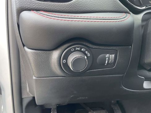 Certified 2025 Dodge Durango GT image 22