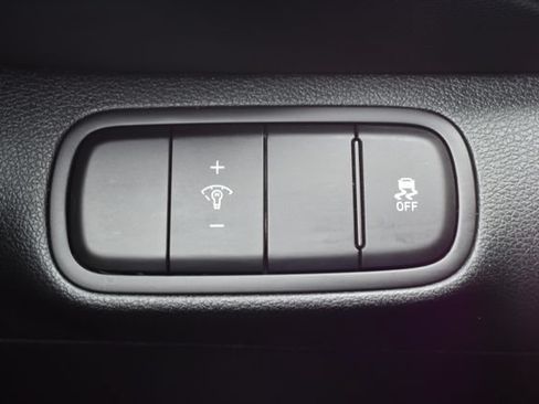 Used 2025 Hyundai Venue Limited FWD image 13