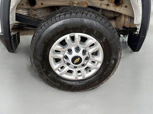 Used 2024 Chevrolet Silverado 2500 LT image 32