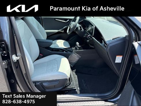New 2025 Kia Niro EX image 19