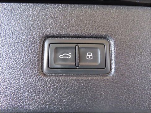 Used 2018 Audi Q7 3.0T Premium Plus w/ Premium Plus Package image 24