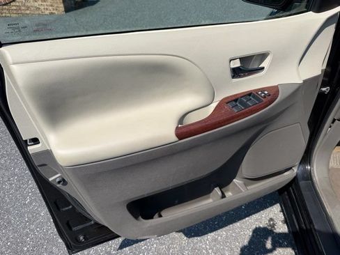 Used 2014 Toyota Sienna XLE w/ Entertainment Package AWD/4WD image 11